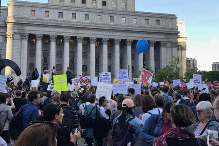 Cientos de marchas en repudio a la “guerra contra las mujeres” desatada por Trump