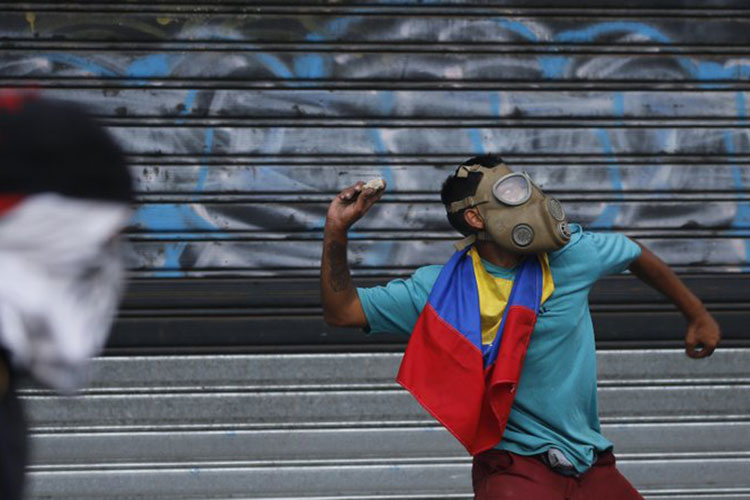 Exembajador dice que régimen de Maduro es militar