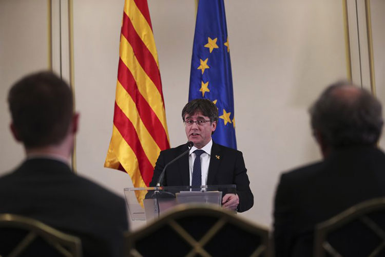 Permiten a Puigdemont postularse al Parlamento Europeo