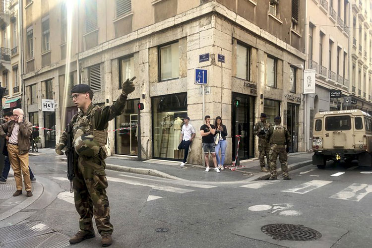 Dos detenidos por la explosión en Lyon que dejó 13 heridos