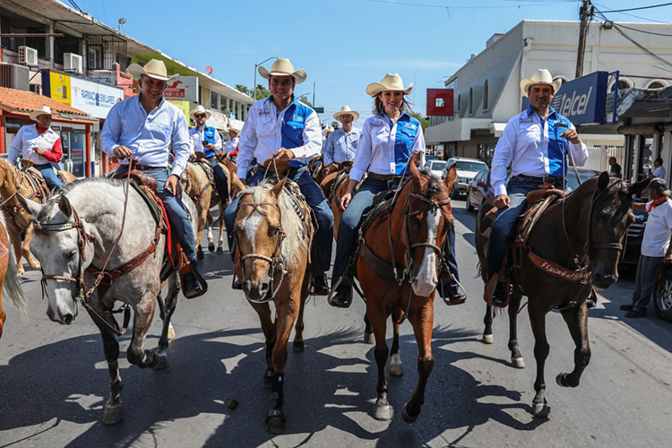 Cabalgan Los Generales para celebrar 171 aniversario de Nuevo Laredo