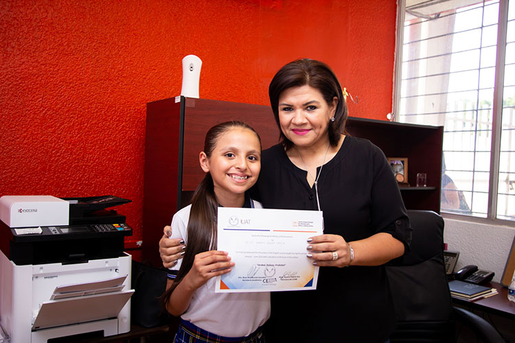 Entrega CEINA-UAT constancias de cursos de inglés y francés