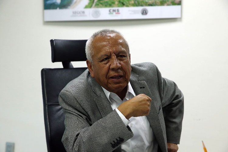 Deja plantados titular del INM a diputados