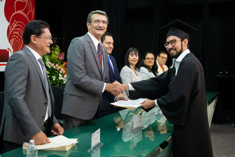 Egresa nueva generación de la UAMCEH-UAT
