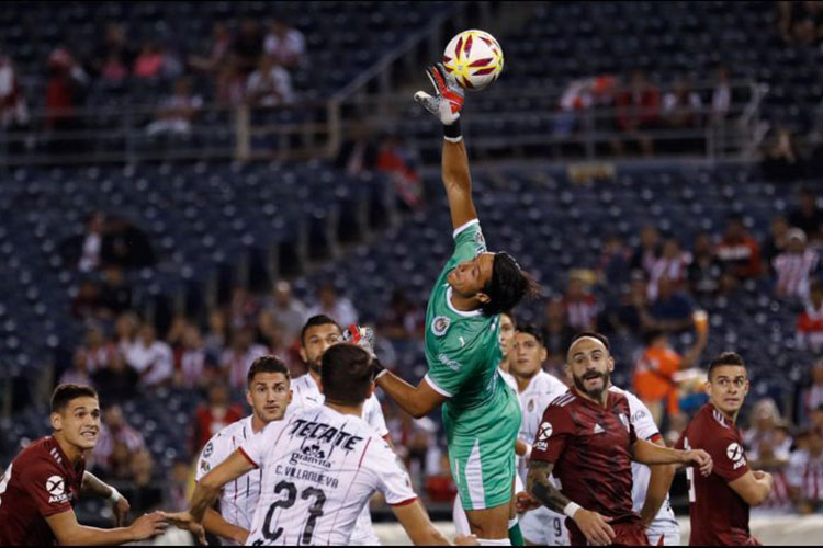 Chivas pierde por goleada ante River en San Diego