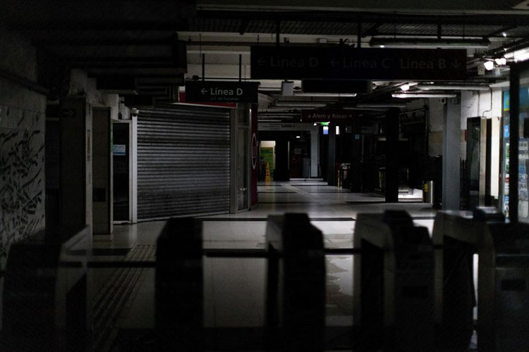 Regresa la luz tras apagón masivo en Sudamérica