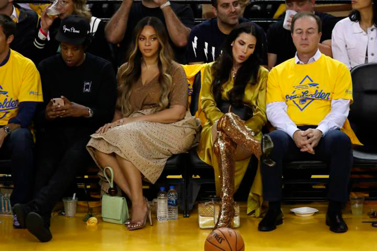 La historia del vídeo del codazo de Beyoncé a otra mujer