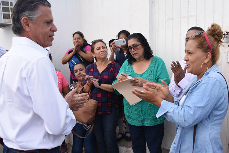 Resuelve Chucho Nader conflicto en Primaria “Lucino Gaytán García”