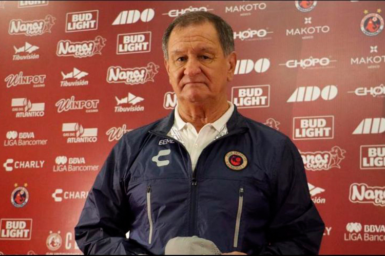Veracruz presenta a Enrique Meza como su nuevo entrenador