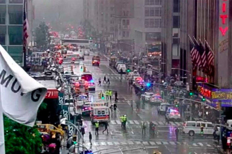Helicóptero choca contra edificio en NY; fue accidente