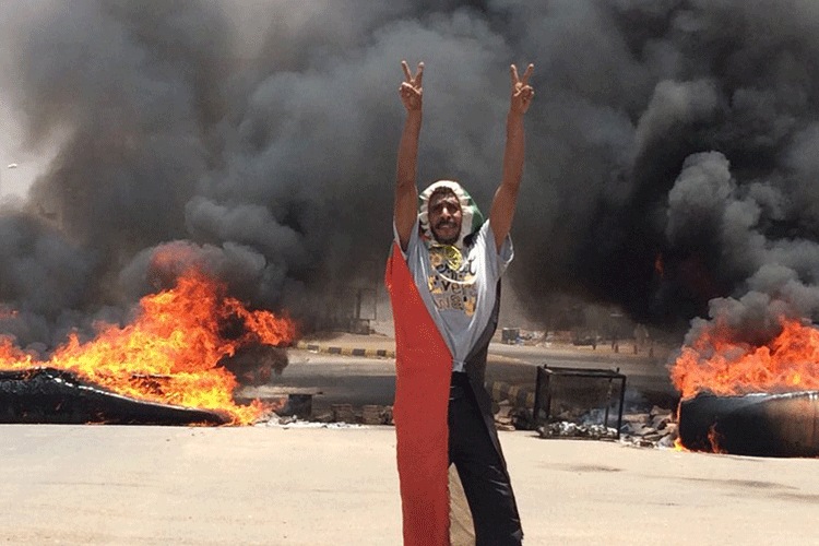 General sudanés acepta negociar tras 3 días de represión