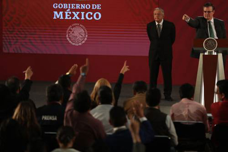 Empresas y funcionarios, en el tráfico de personas, dice Ebrard