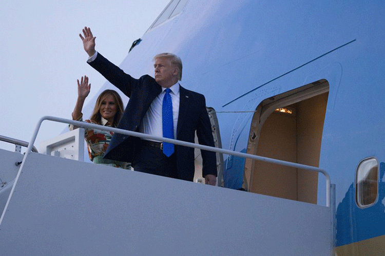 Trump abre su gira europea criticando al alcalde de Londres