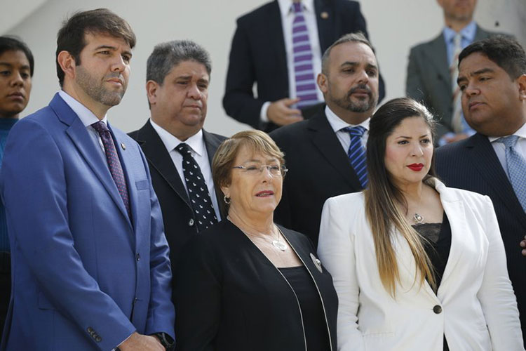 Opositores llaman a protestas en final de visita de Bachelet