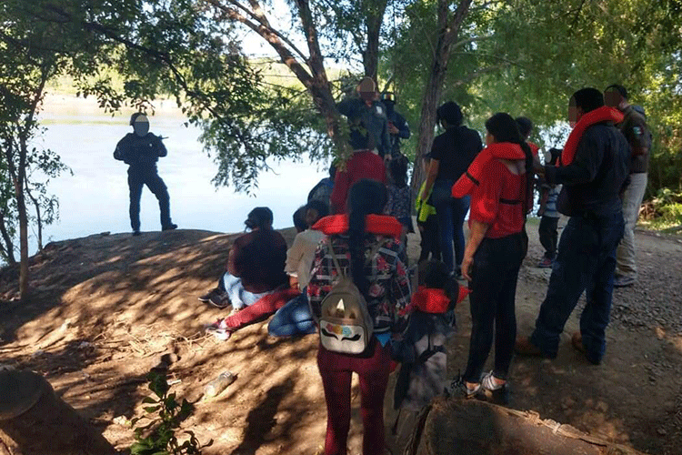 Detienen a migrantes antes de cruzar hacia EU