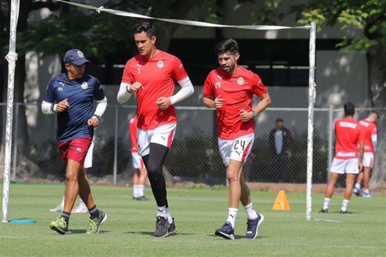 Oribe Peralta se pone a tono en Chivas