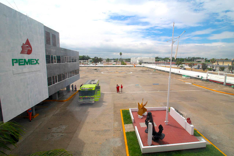 Prepara Pemex estrategia contra huracanes