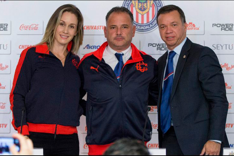 Presentan a Ramón Villa como DT de Chivas Femenil
