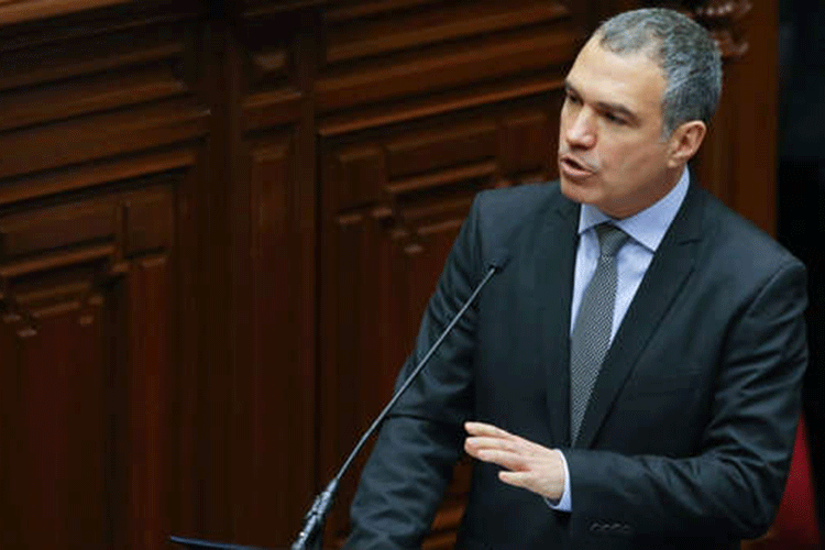 Perú: Presidente choca con Parlamento al borde del cierre