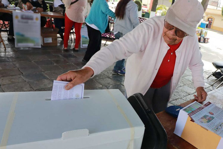 Si población exige juicio a expresidentes haré caso: López Obrador