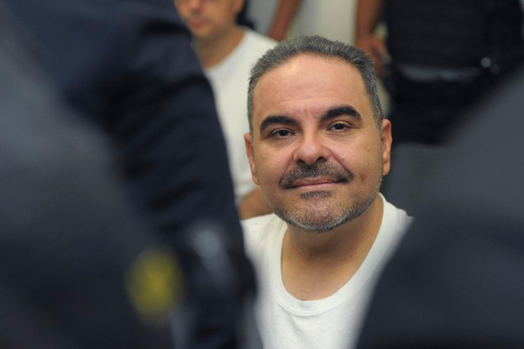 El Salvador: Saca confesará que sobornó a empleada judicial
