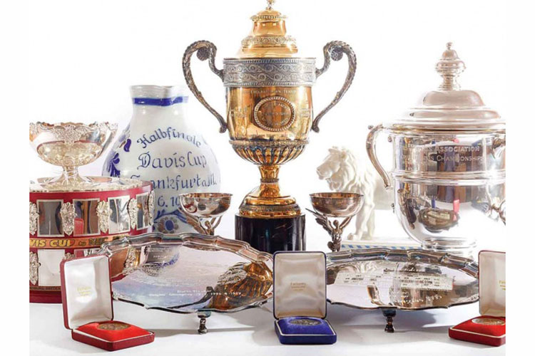 Boris Becker subasta sus trofeos
