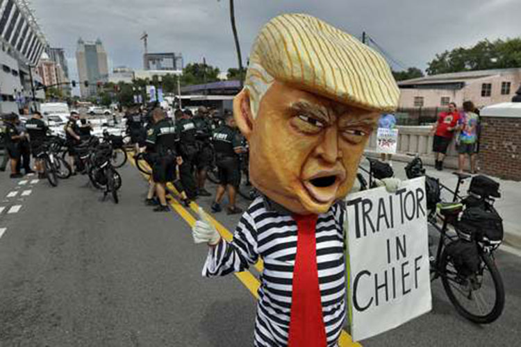 Con amenazas, Trump comienza su campaña de relección