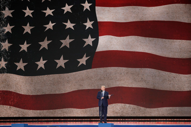 Trump asiste a ceremonia por 75 aniversario del Día D