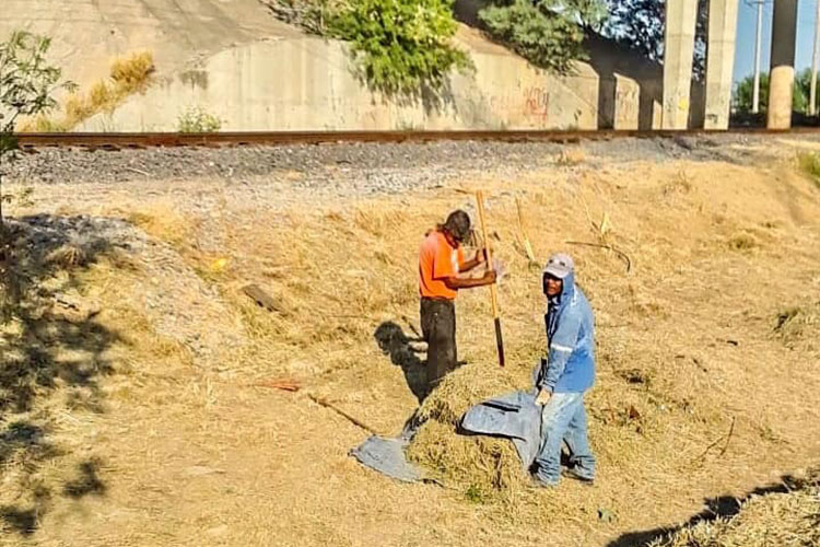 Limpian canal en Nueva Era por tercera vez en este año