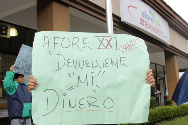Utilizan en obras fallidas dinero de los trabajadores