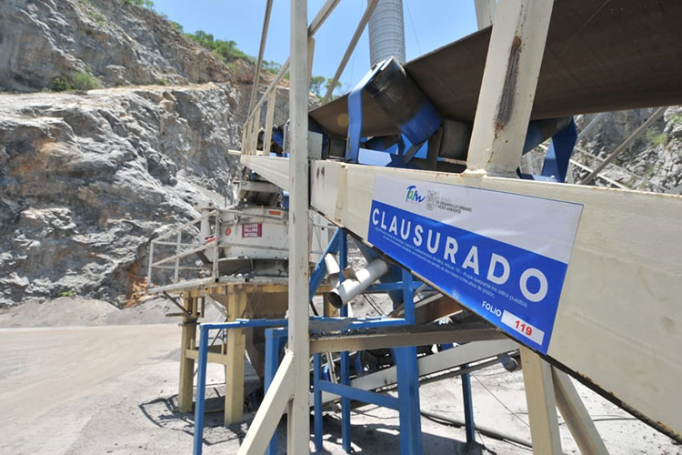 Clausuran Banco de materiales en el Mante