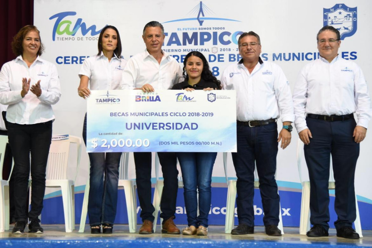 Entrega Chucho Nader Becas Municipales a 671 Alumnos de Todos los Niveles