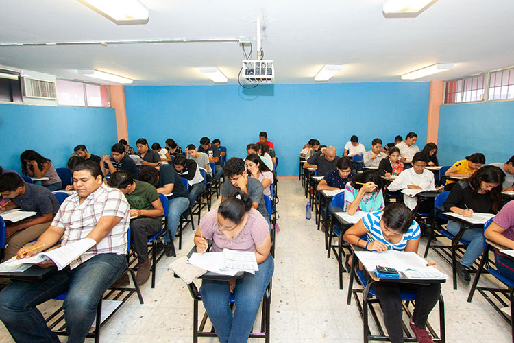 Aspirantes a ingresar a la UAT presentan examen CENEVAL
