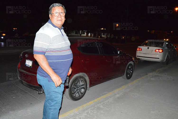 Funcionarios de Tránsito usan carros con vidrios polarizados