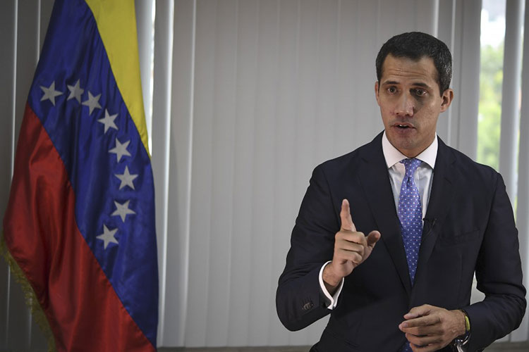 Denuncia Guaidó captura de dos de sus guardias