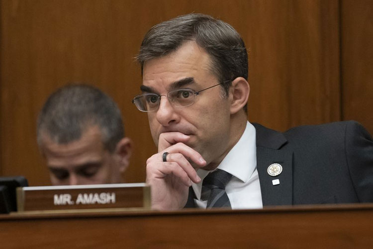 Representante republicano por Michigan renuncia al partido