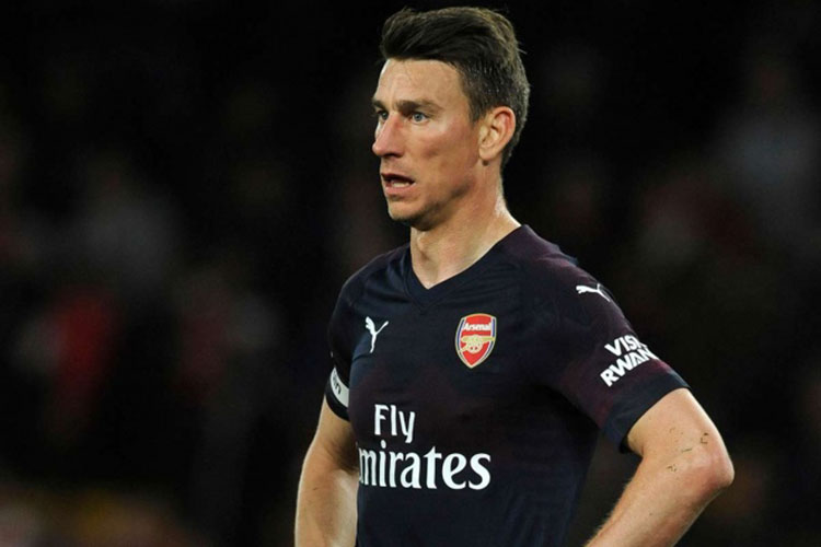 Koscielny se niega a viajar con el Arsenal