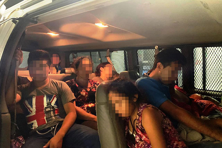Migrantes caminan por Tamaulipas para llegar a EU