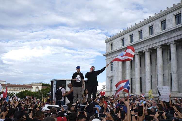 Gobernador de Puerto Rico guarda silencio ante protestas