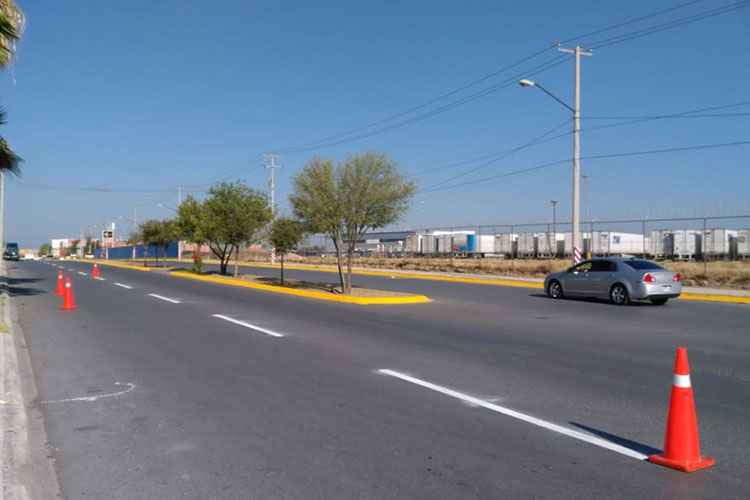 Pintan señales viales en calle Anzures y previenen accidentes