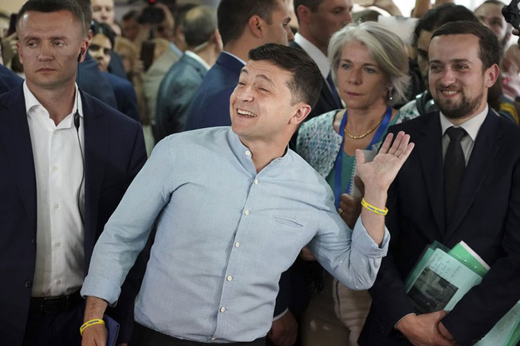 Partido de presidente de Ucrania adelante en elecciones