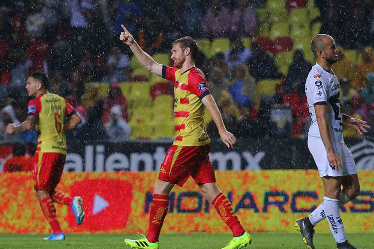 Monarcas se impone a Pumas sin Guede en el banco