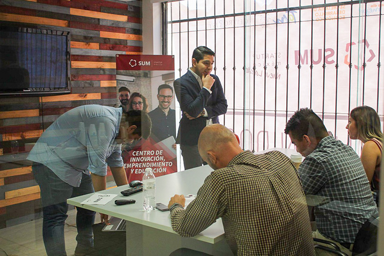 Buscan a mentores para asesorar emprendedores