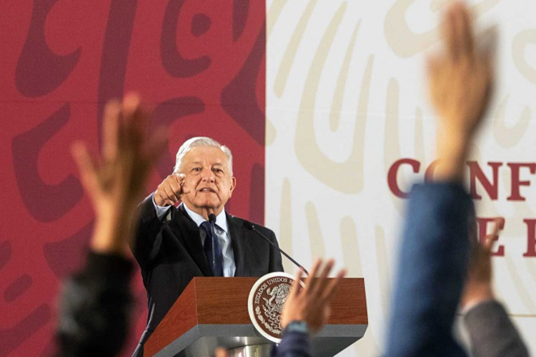 Analiza López Obrador recorte a propaganda gubernamental