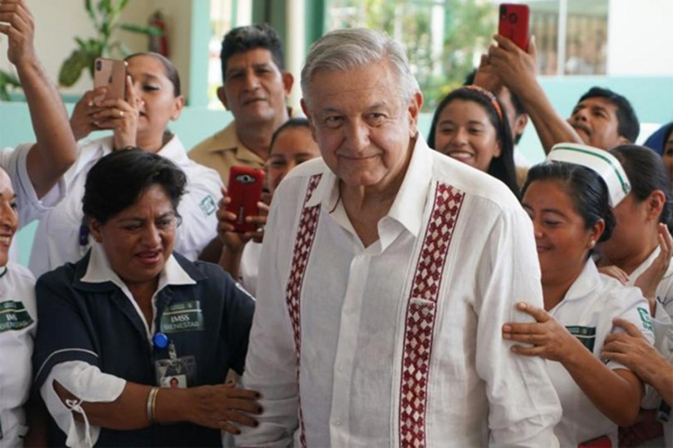 López Obrador ordena a IMSS tener listo nuevo salario del personal