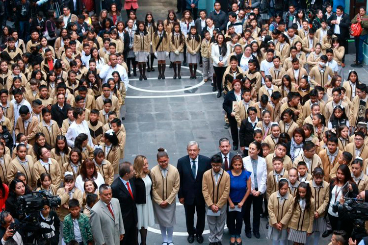 Se invertirán $60 mil millones en becas para estudiantes, anuncia AMLO