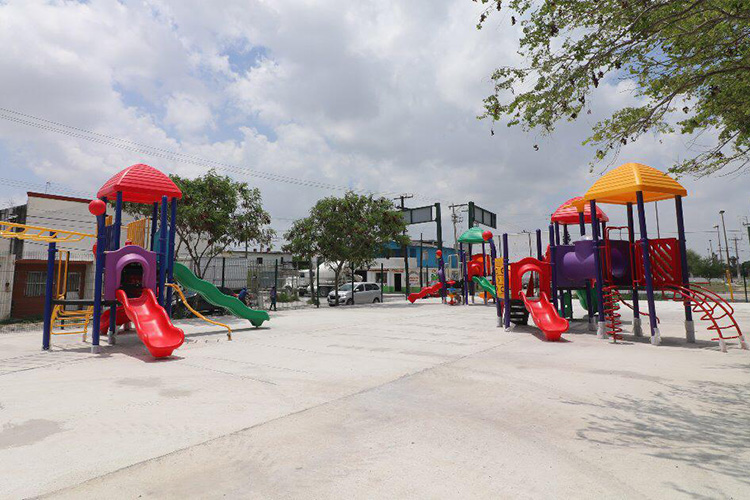 Rescata Mario López camellón de avenida Cantinflas; construyen parque lineal