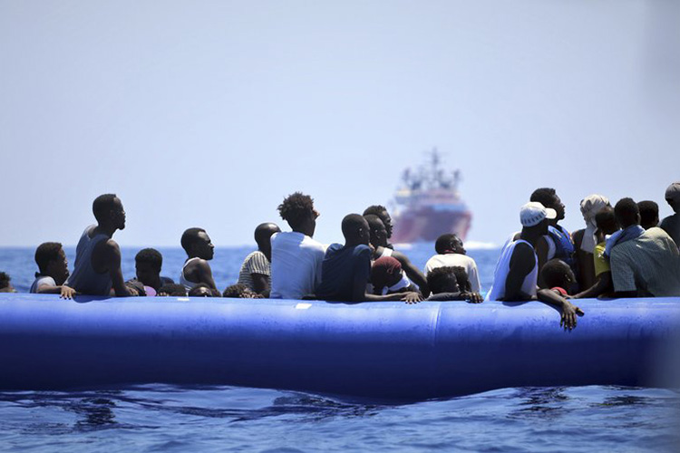 Tribunal italiano permite entrada de barco con migrantes