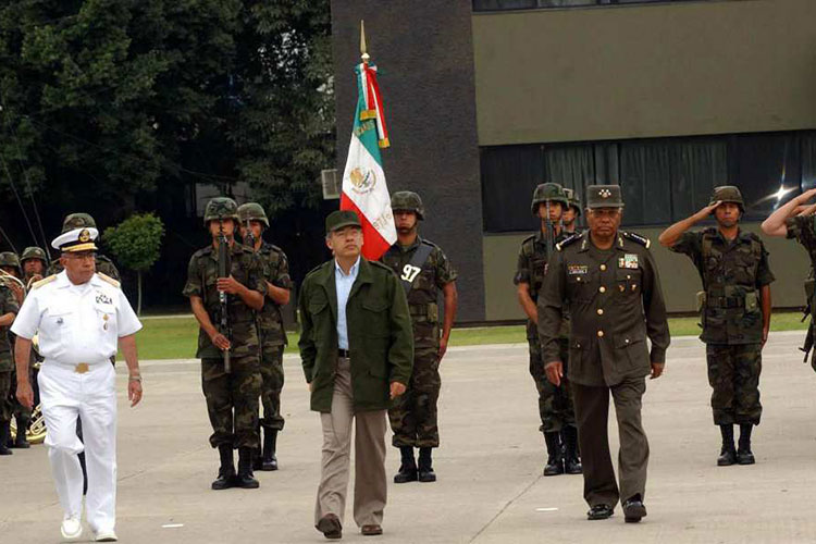 Calderón fue a declarar la guerra al narco “disfrazado” de comandante Borolas: AMLO