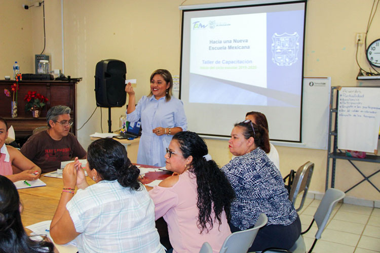 Preparan 30 mil maestros inicio de ciclo escolar 2019 −2020